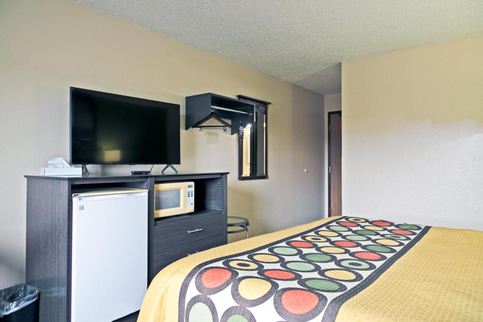 Super 8 By Wyndham Augusta Ft Eisenhower Area Exterior photo