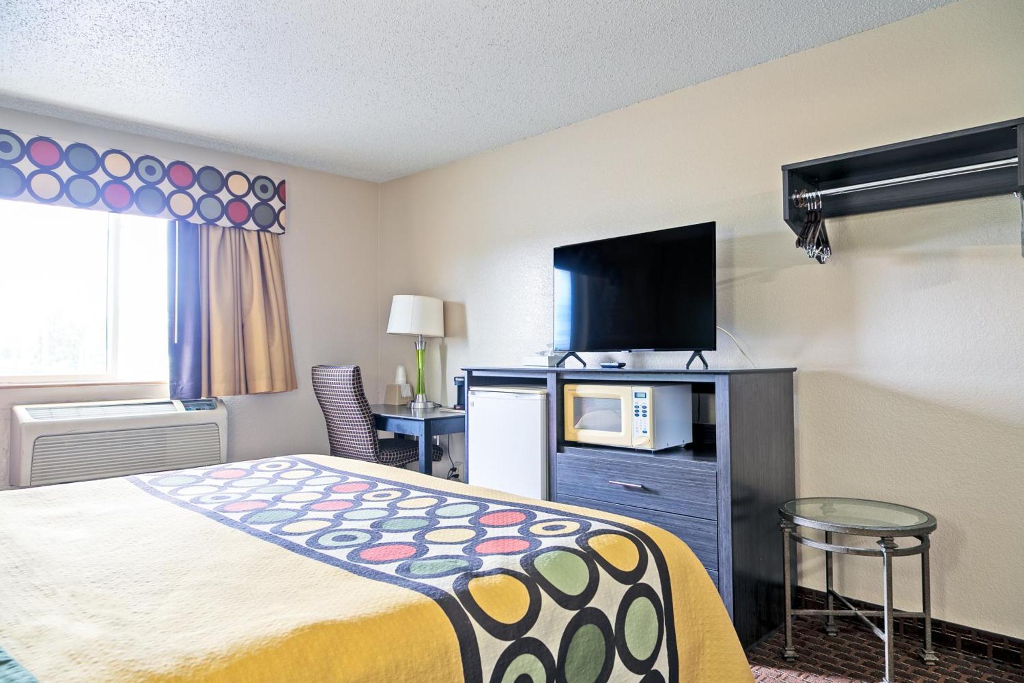 Super 8 By Wyndham Augusta Ft Eisenhower Area Exterior photo