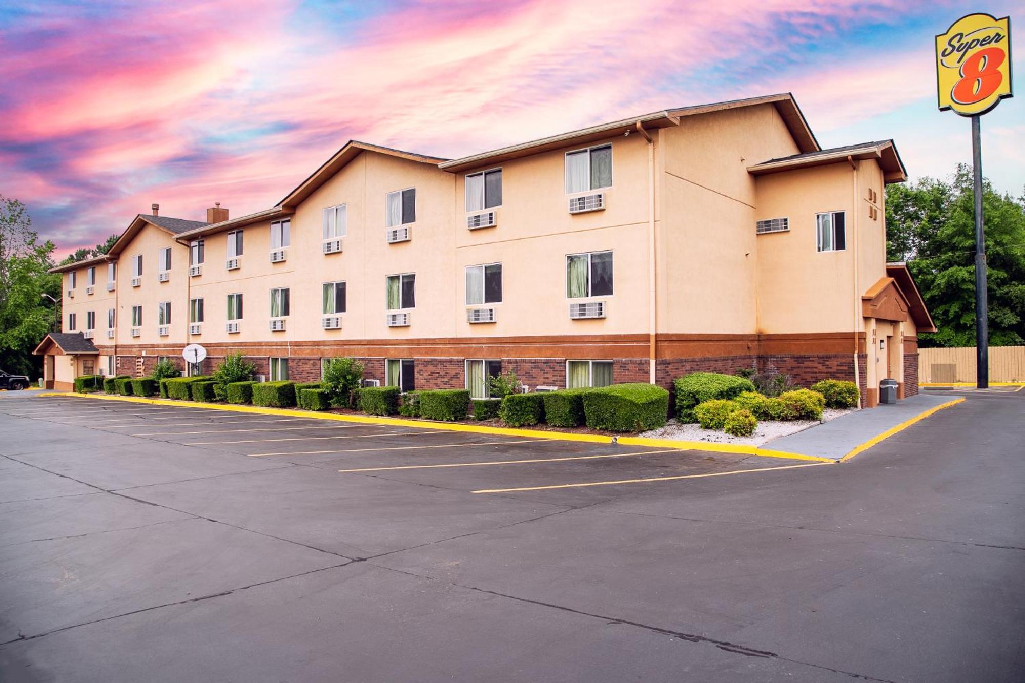 Super 8 By Wyndham Augusta Ft Eisenhower Area Exterior photo